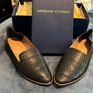 Adrienne Vittadini 7.5 man made leather loafer.